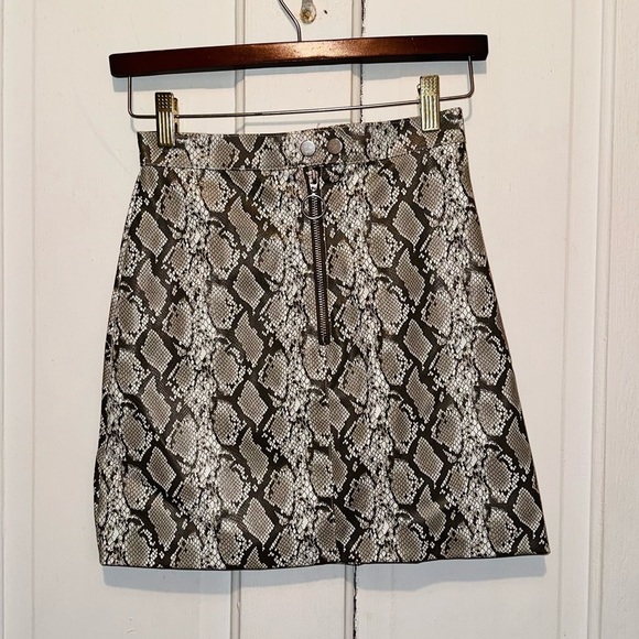 H&M Dresses & Skirts - H&M Divided Faux Snakeskin Leather A Line Skirt Size 0